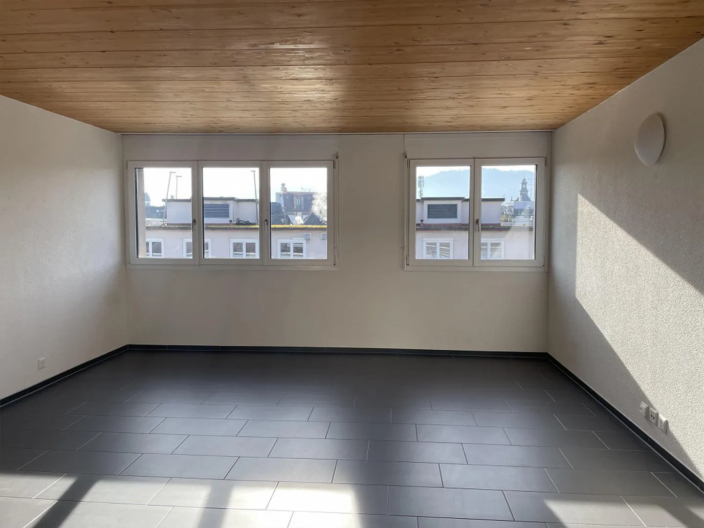 Incantevole appartamento attico con 1 camera da letto e terrazza sul tetto - Foto 4 di 7