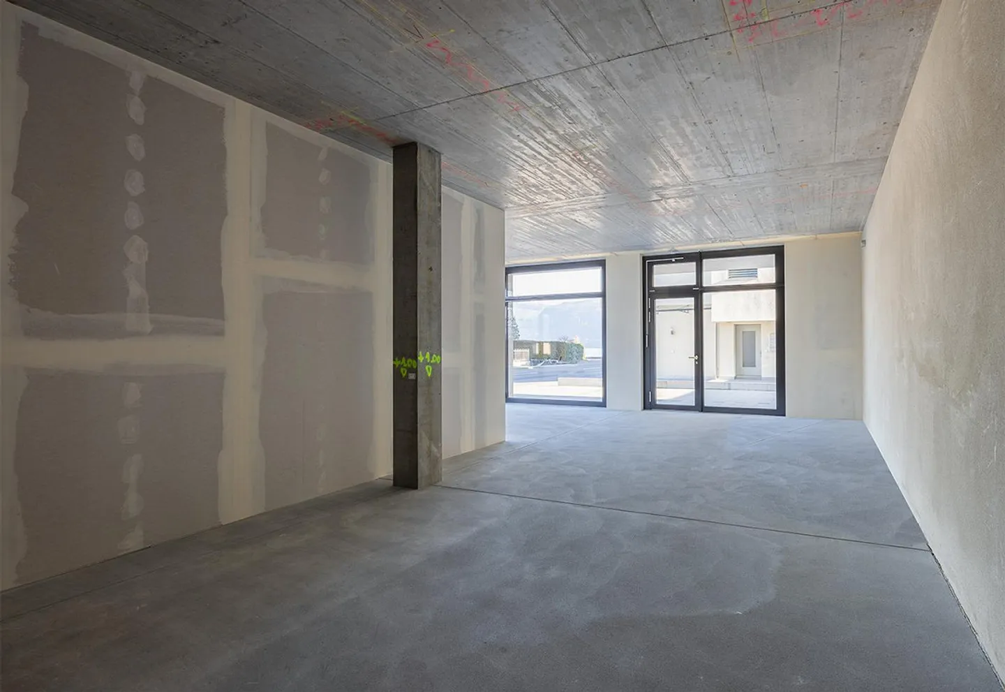 Spazio ufficio e commerciale moderno in affitto in una posizione centrale - Foto 4 di 9