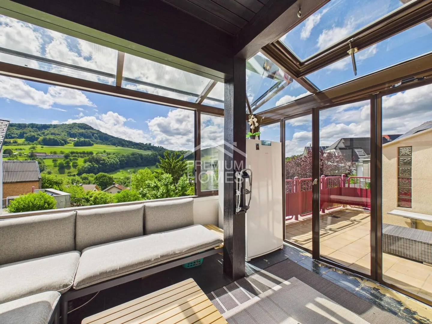Spacious Family Home in Switzerland - Photo 5 of 11