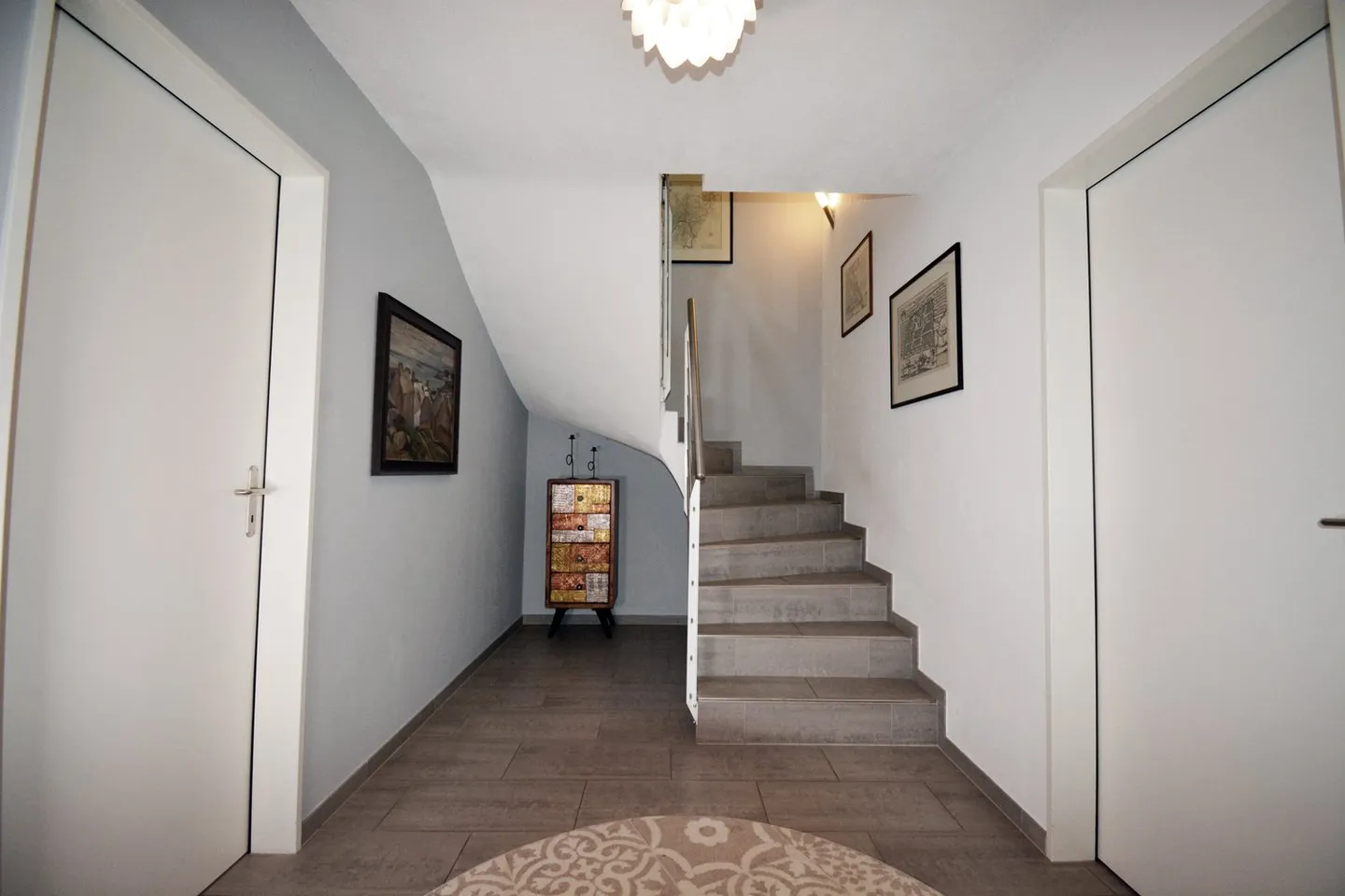 Affascinante casa unifamiliare di 5,5 stanze in una posizione tranquilla di Islisberg - con numerosi extra - Foto 47 di 63