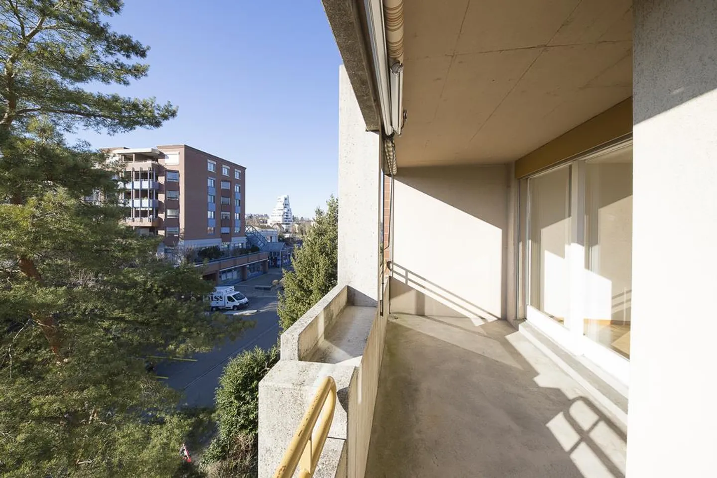 Appartamento ristrutturato di 5,5 stanze a Münchenstein in una posizione tranquilla! - Foto 6 di 7
