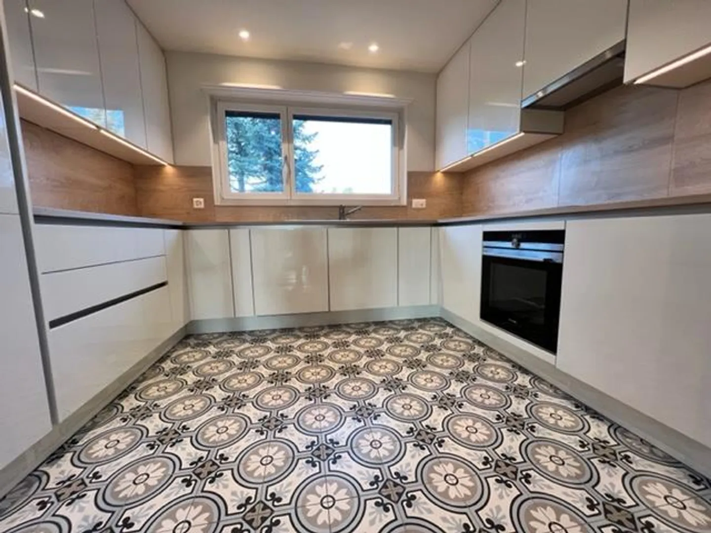 Arlesheim: Appartamento di alta qualità con 4,5 stanze in posizione centrale con garage - Foto 6 di 8