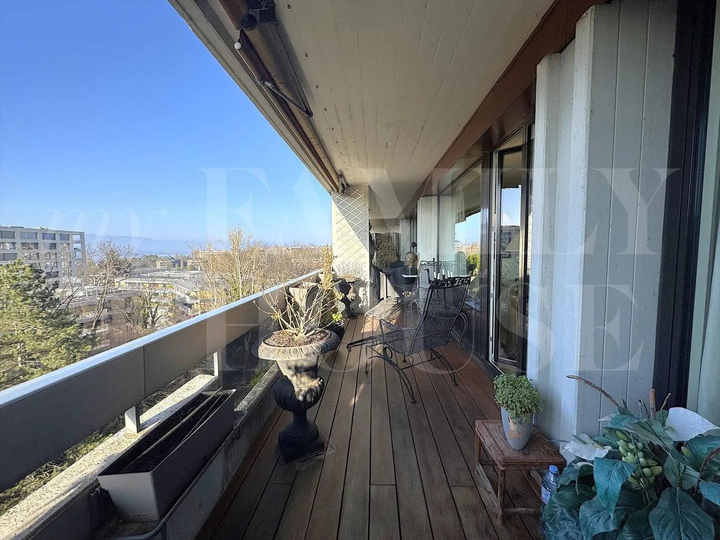 Geräumige Wohnung in der oberen Etage mit wunderschönem Blick - Foto 6 von 10