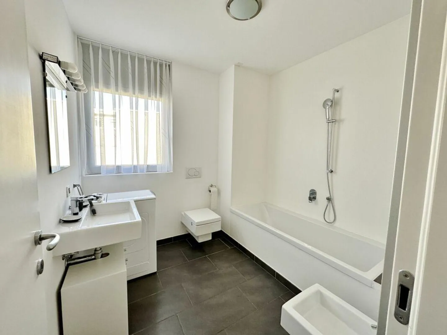 Modern 3.5-room apartment with garden - Photo 12 of 13