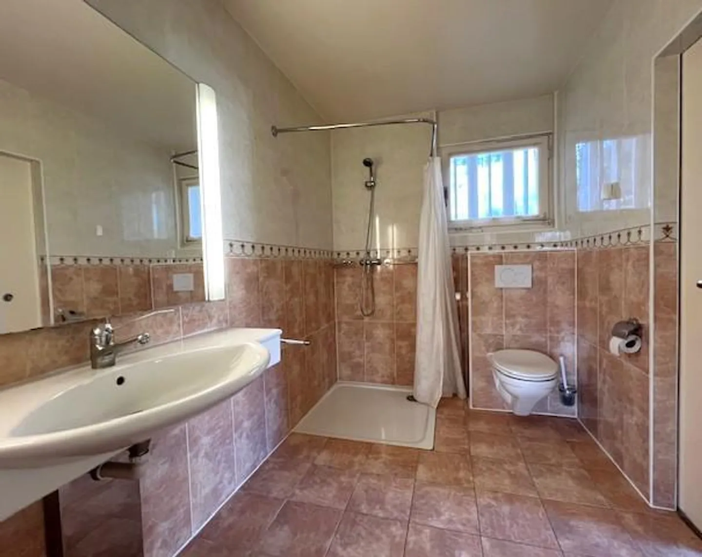 6.5-room detached house with terrace and garden - Photo 8 of 9