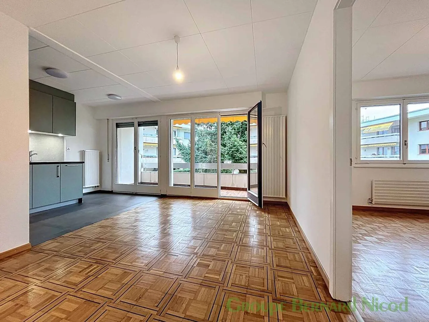 2 rooms located in a residence with outdoor swimming pool - Photo 1 of 9