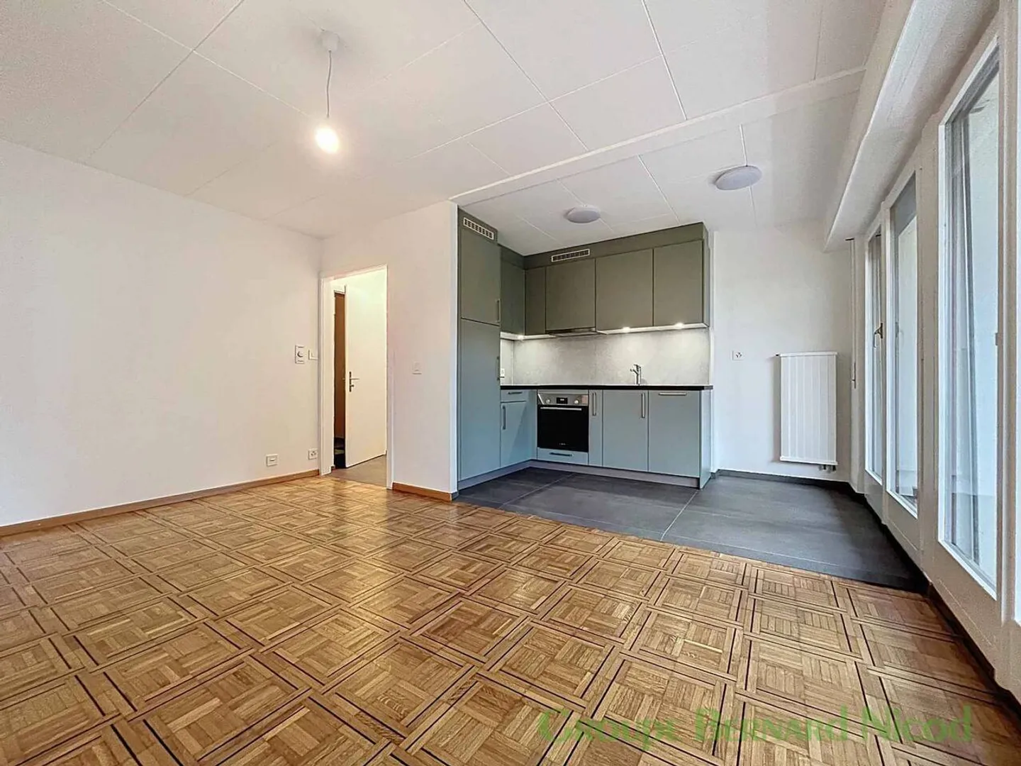 2 rooms located in a residence with outdoor swimming pool - Photo 2 of 9