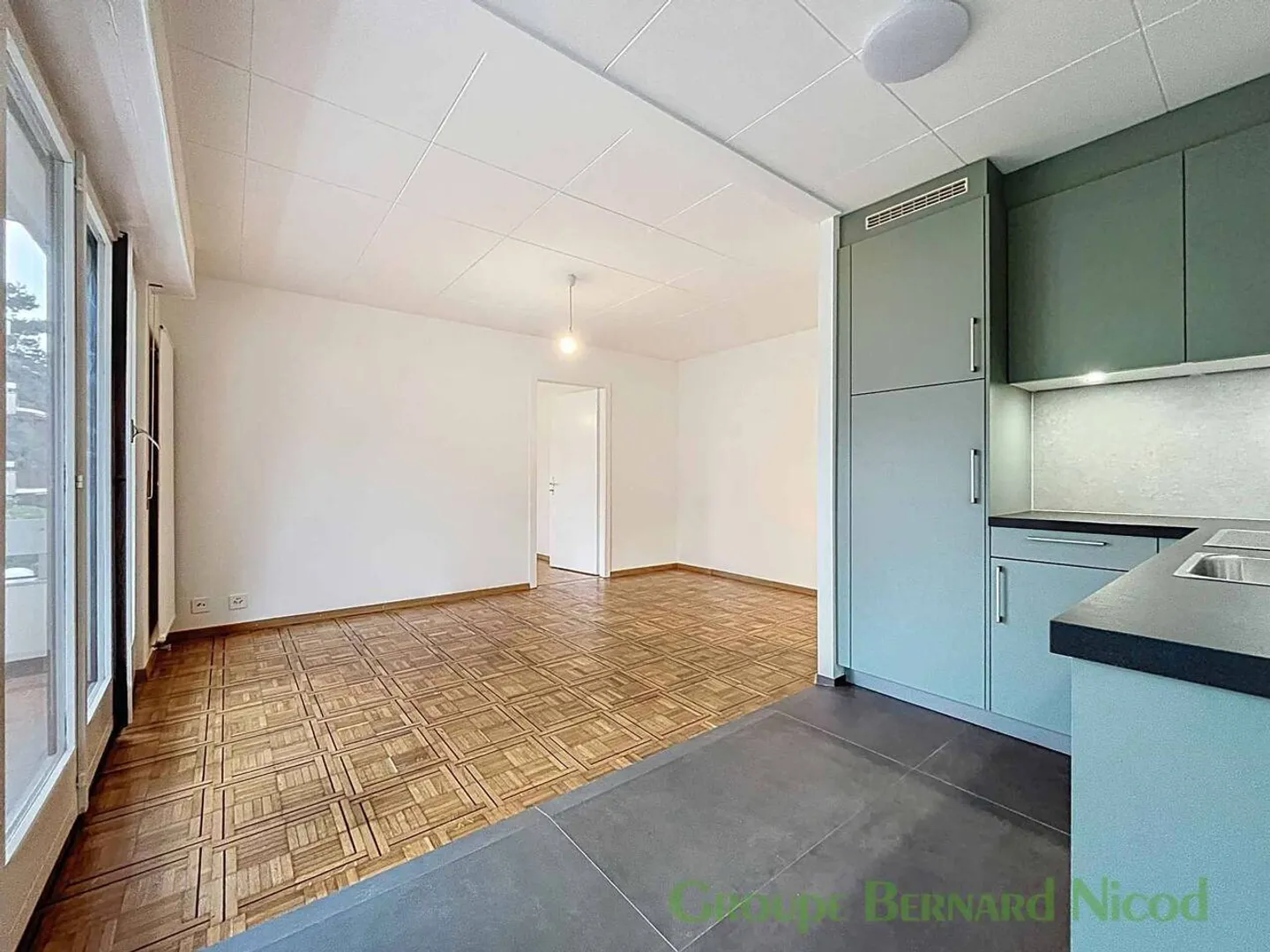 2 rooms located in a residence with outdoor swimming pool - Photo 3 of 9