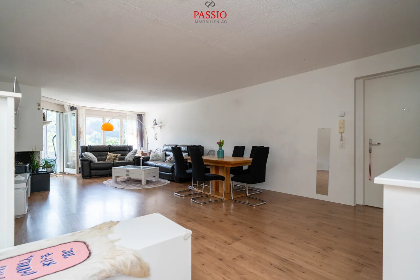 Familienfreundliche 4,5-Zimmer Wohnung mit Cheminée und Wintergarten - Foto 3 von 19