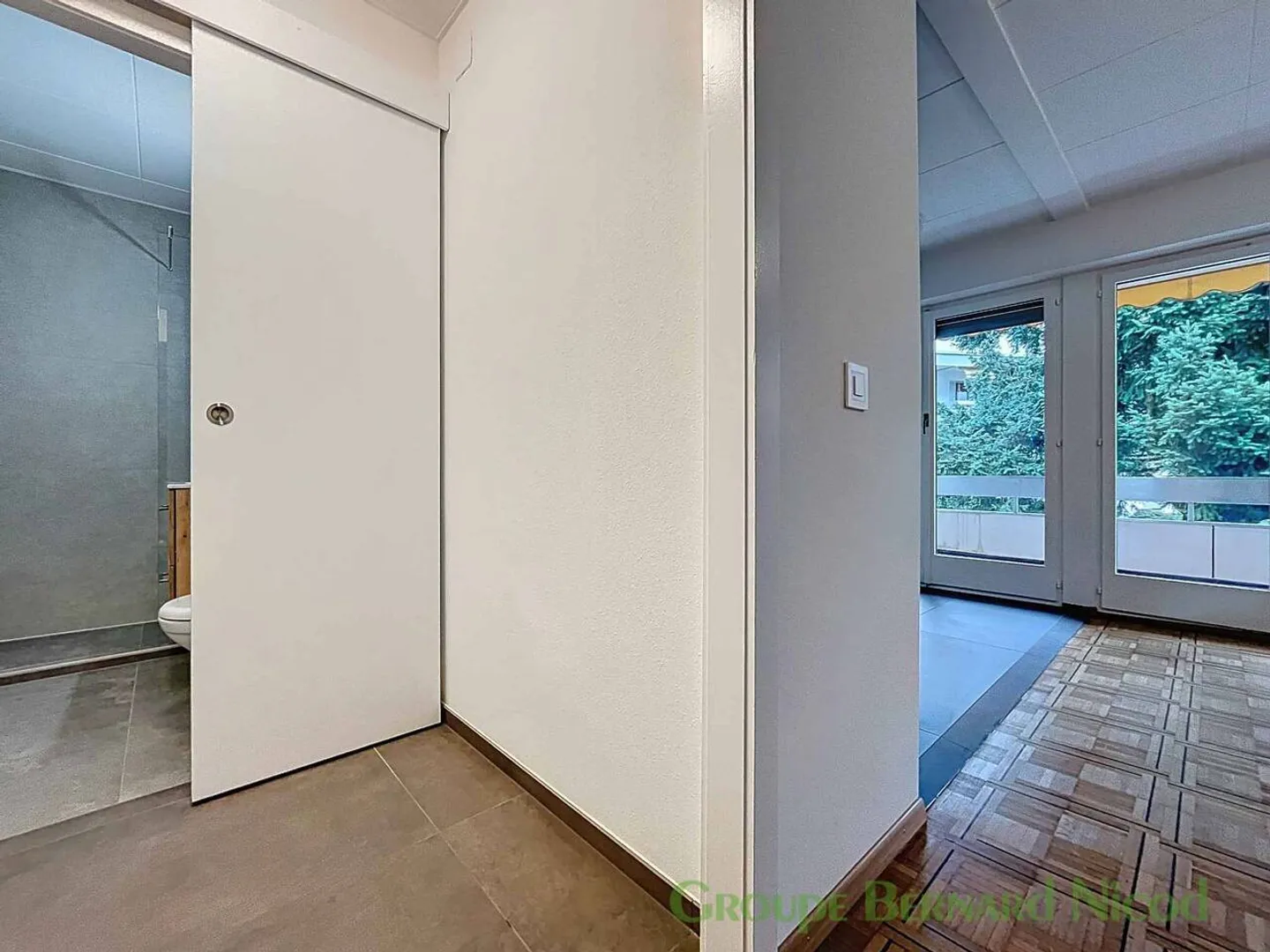 2 rooms located in a residence with outdoor swimming pool - Photo 5 of 9