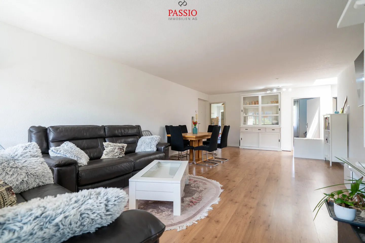 Familienfreundliche 4,5-Zimmer Wohnung mit Cheminée und Wintergarten - Foto 4 von 19