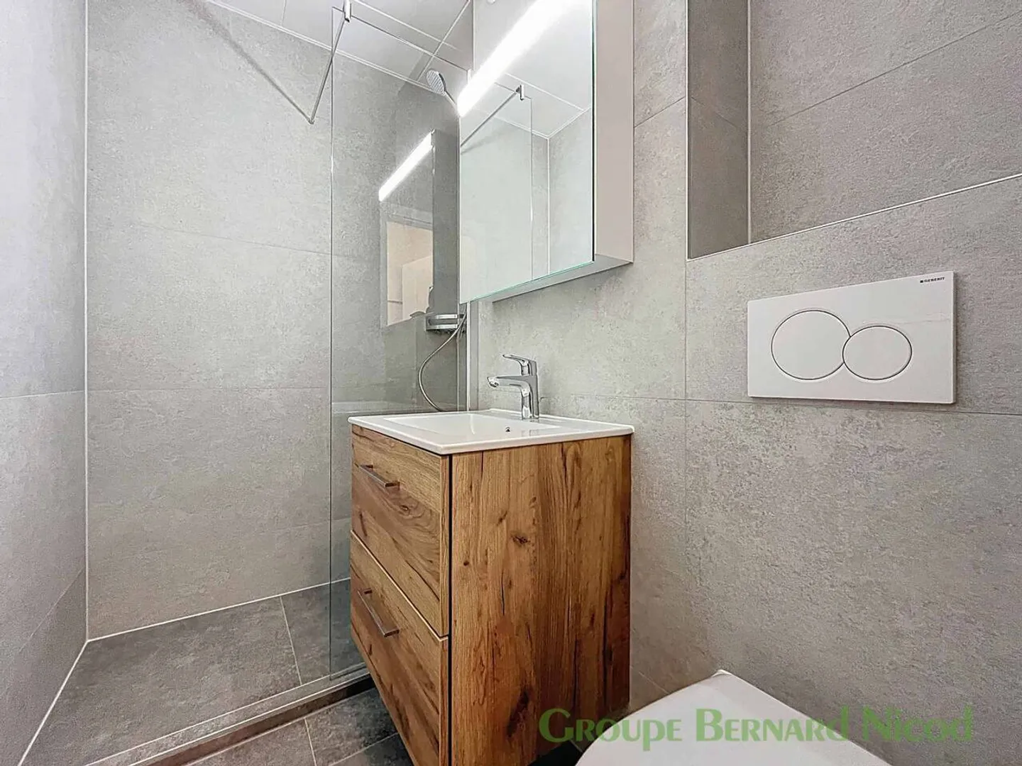 2 rooms located in a residence with outdoor swimming pool - Photo 6 of 9