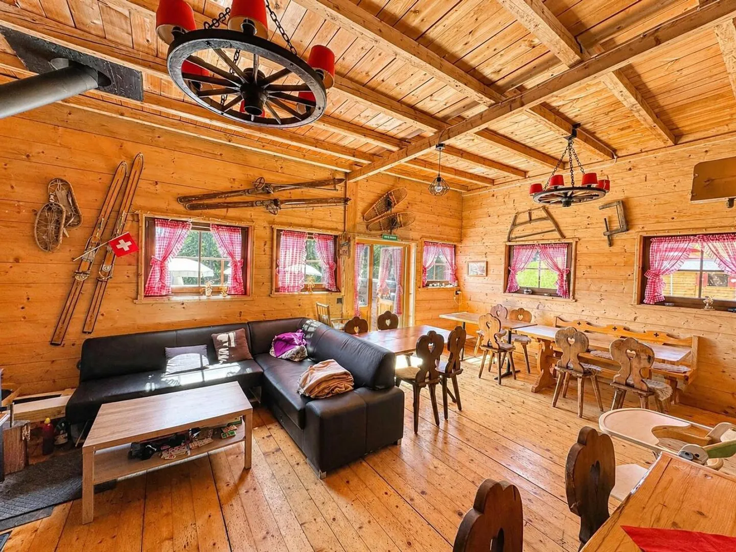 SPLENDID RESTAURANT CHALET WITH APARTMENT - Photo 3 of 6