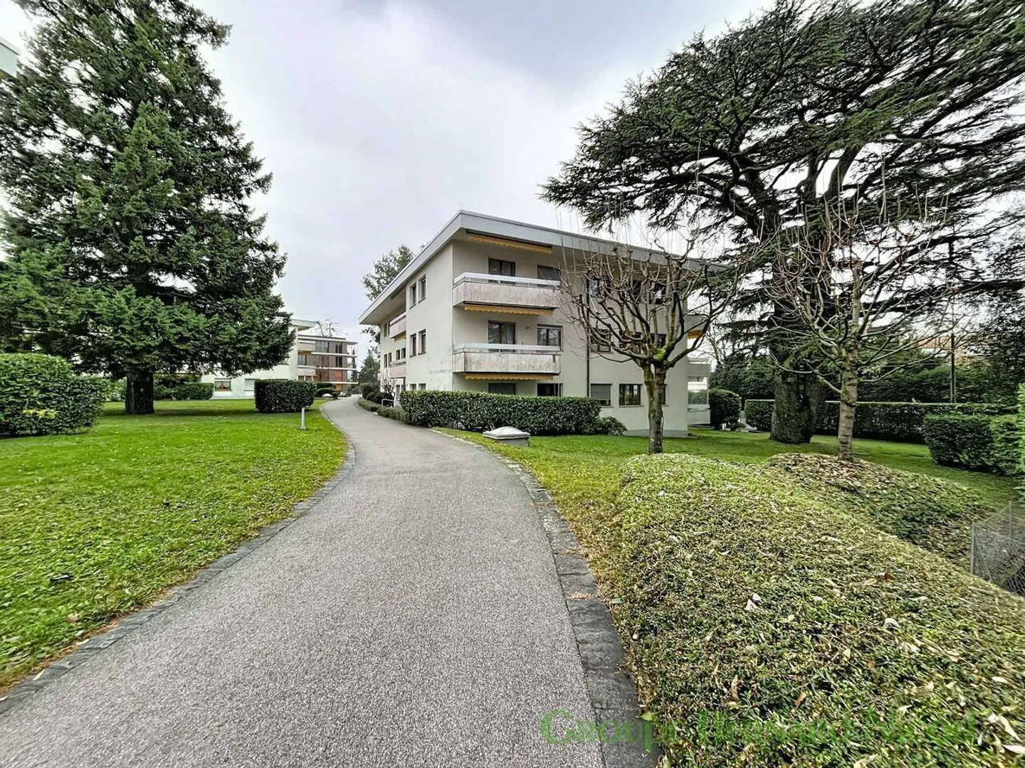 2 rooms located in a residence with outdoor swimming pool - Photo 9 of 9