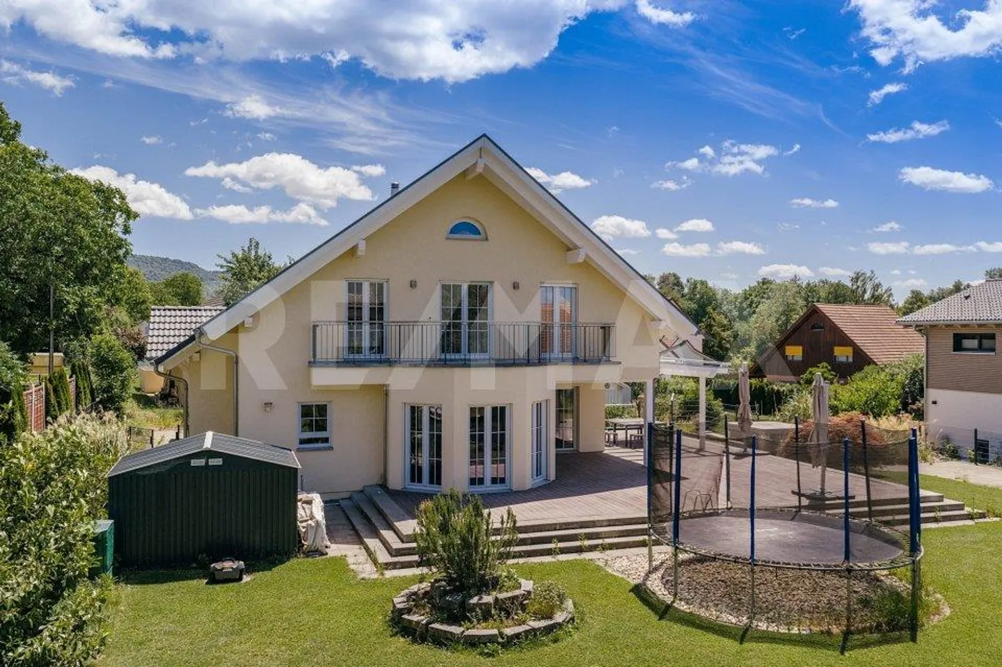 Exklusives 9.5 Zimmer Einfamilienhaus in Schlattingen, TG - Photo 2 of 13