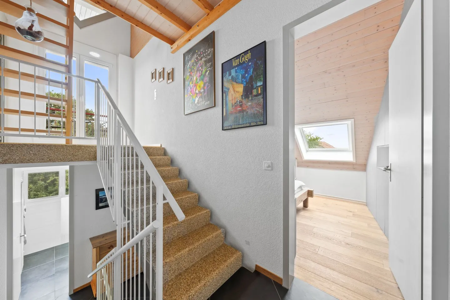 Wunderschöne Architektenvilla mit 7,5 Zimmern, beheiztem Pool und Jacuzzi für 5 - Foto 5 von 12