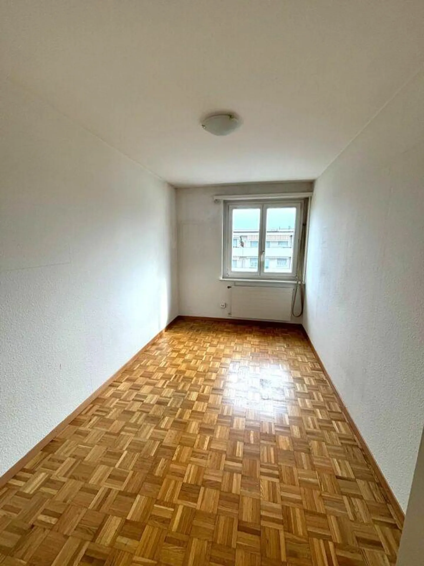 Appartamento luminoso di 4,5 stanze in affitto - Foto 4 di 10