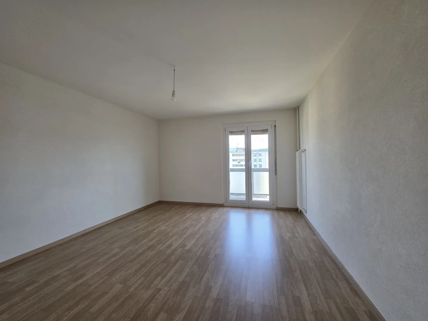 APPARTAMENTO DI 3 LOCALI CON BALCONE IN AFFITTO - Foto 2 di 7