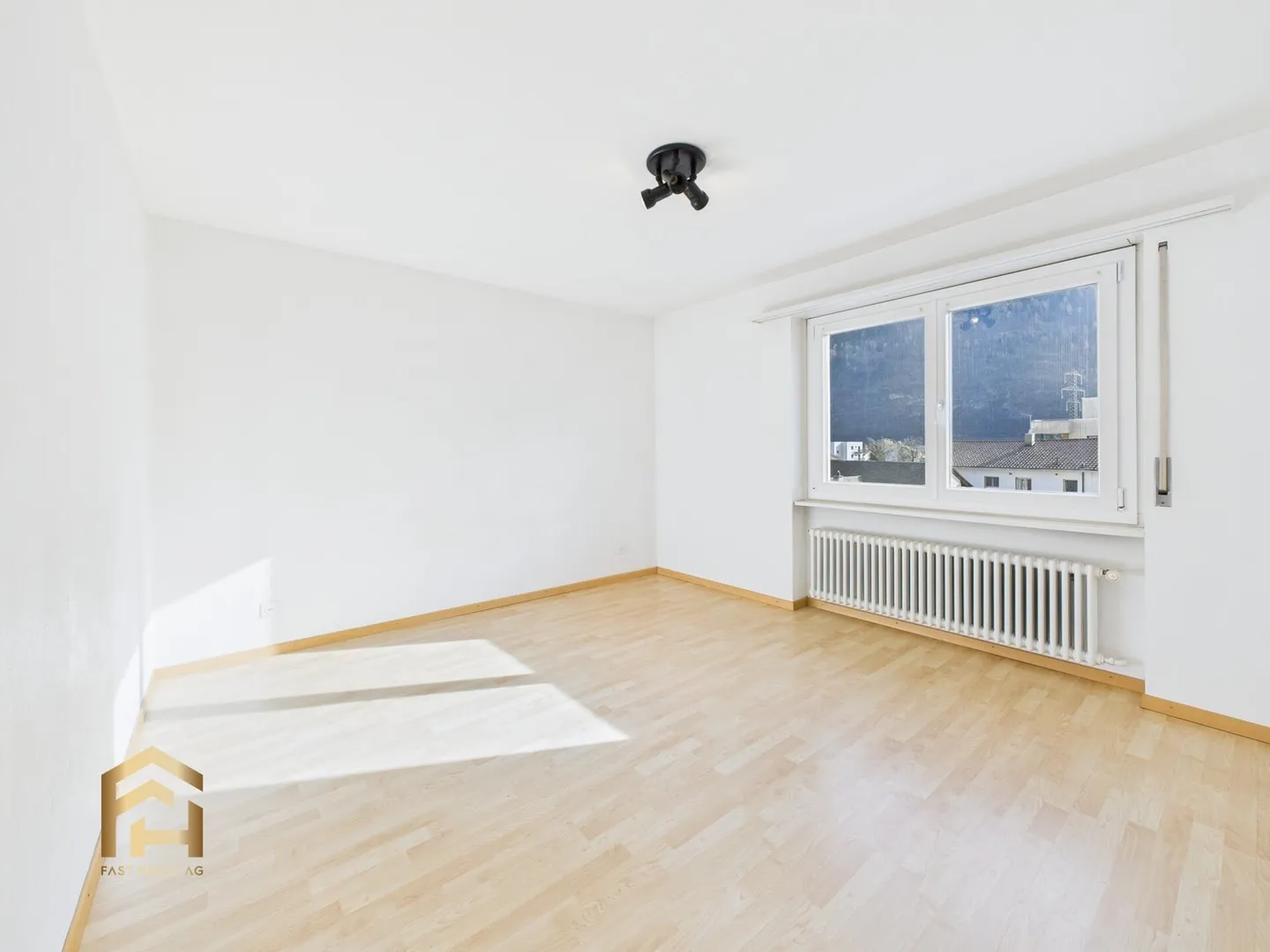 Sunny, quiet, perfectly connected 4.5 room apartment in Gampel - Photo 6 of 13