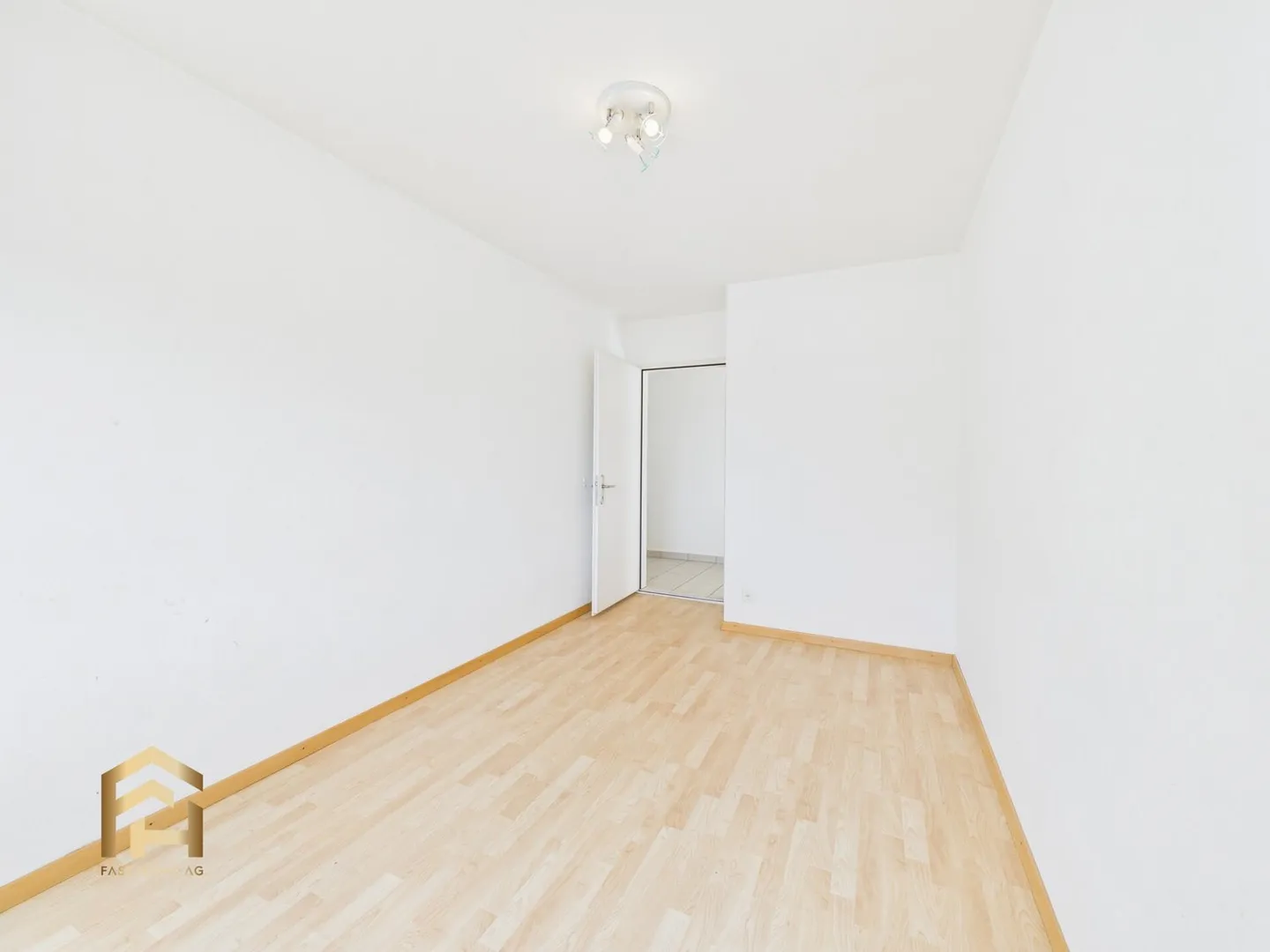 Sunny, quiet, perfectly connected 4.5 room apartment in Gampel - Photo 9 of 13