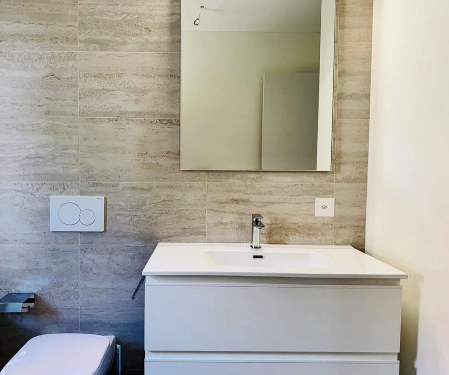We rent a new 4.5 rooms apartment in Cagiallo - Photo 7 of 12