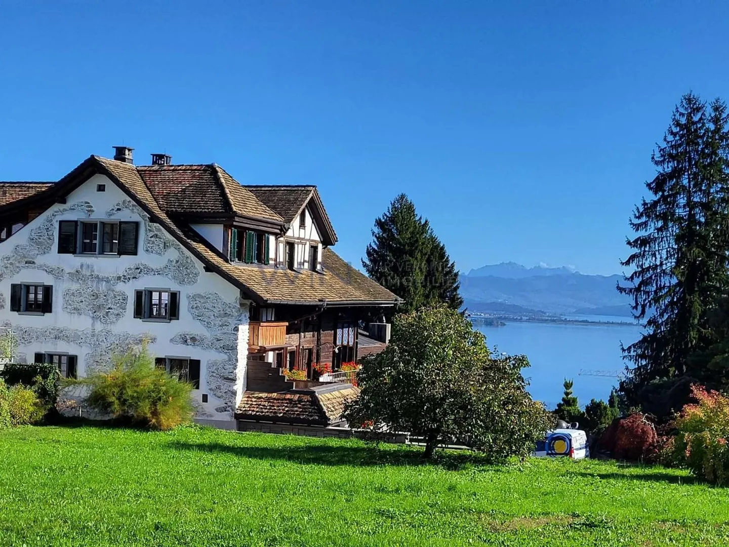 Maison Charmante avec Vue sur le Lac - Photo 1 sur 13