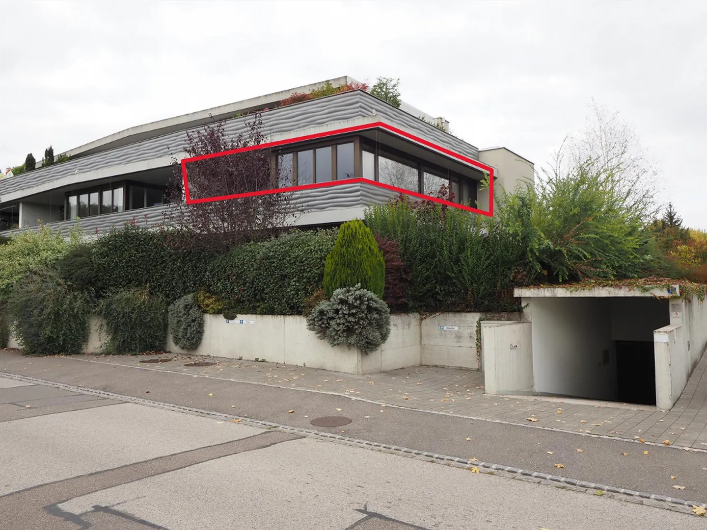 Attractive 3.5-room condominium with modern layout - Photo 1 of 9