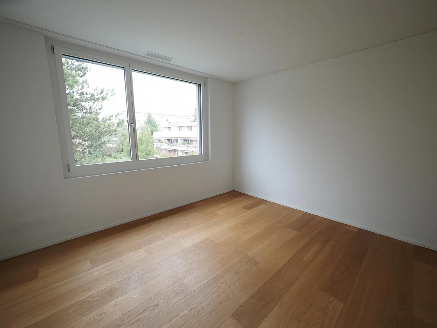 Attractive 3.5-room condominium with modern layout - Photo 5 of 9