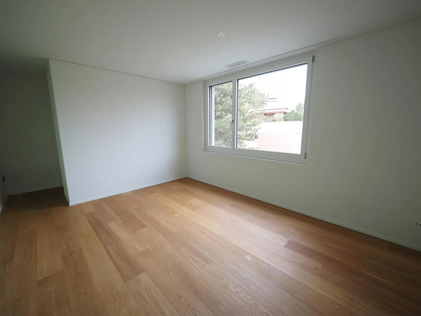 Attractive 3.5-room condominium with modern layout - Photo 6 of 9