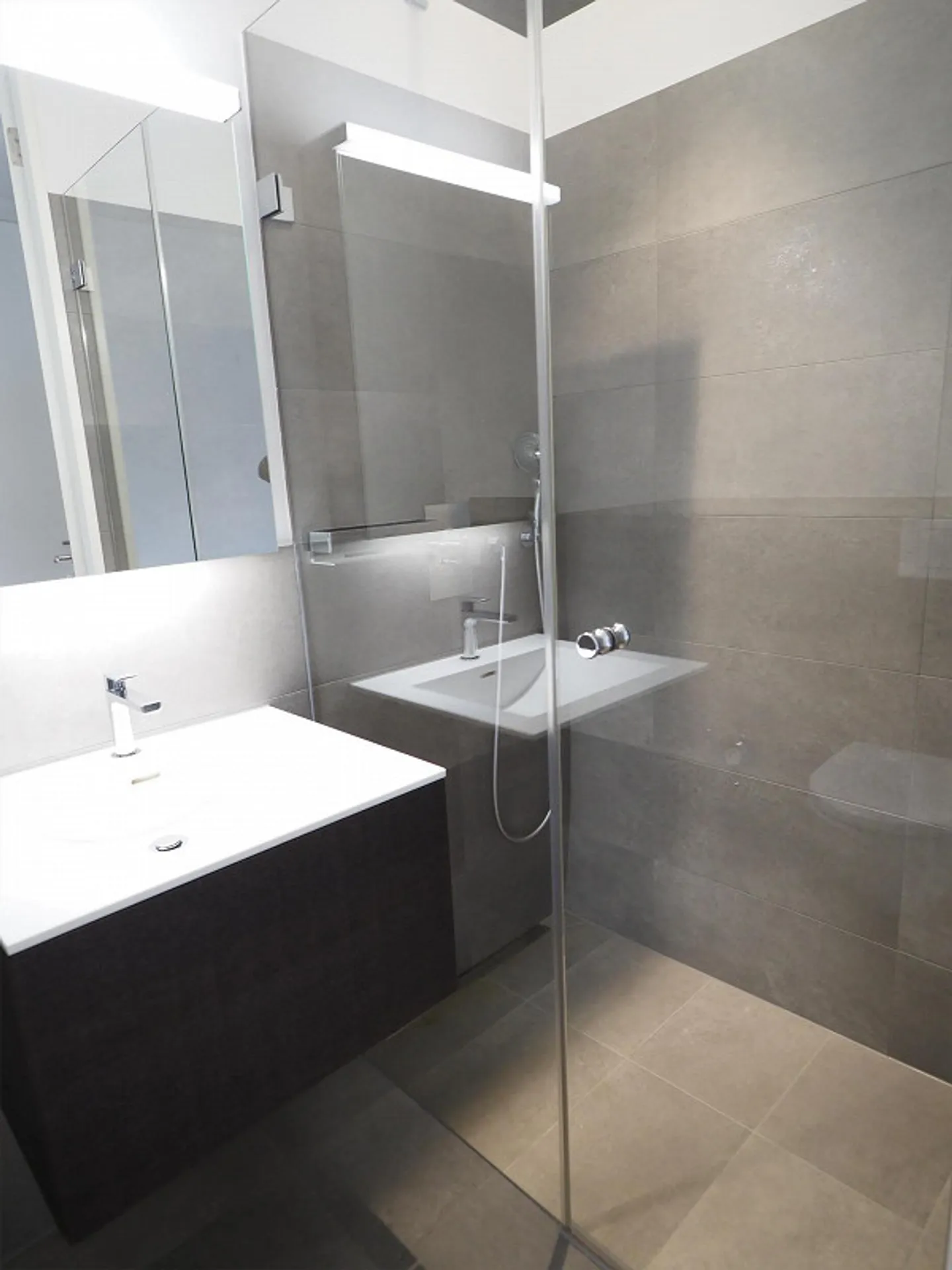 Attractive 3.5-room condominium with modern layout - Photo 7 of 9