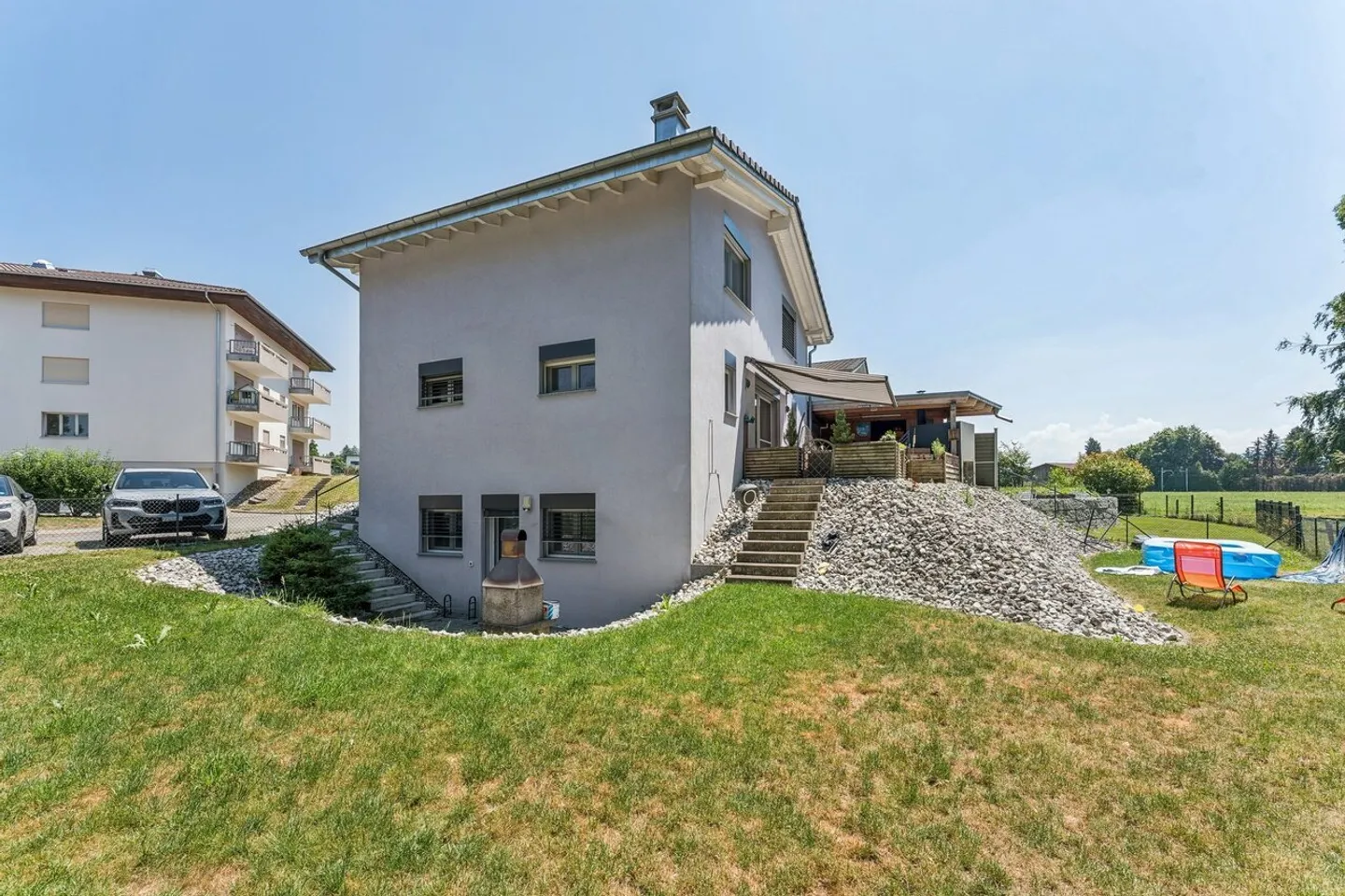 Modern House with Independent Apartment - Photo 10 of 11