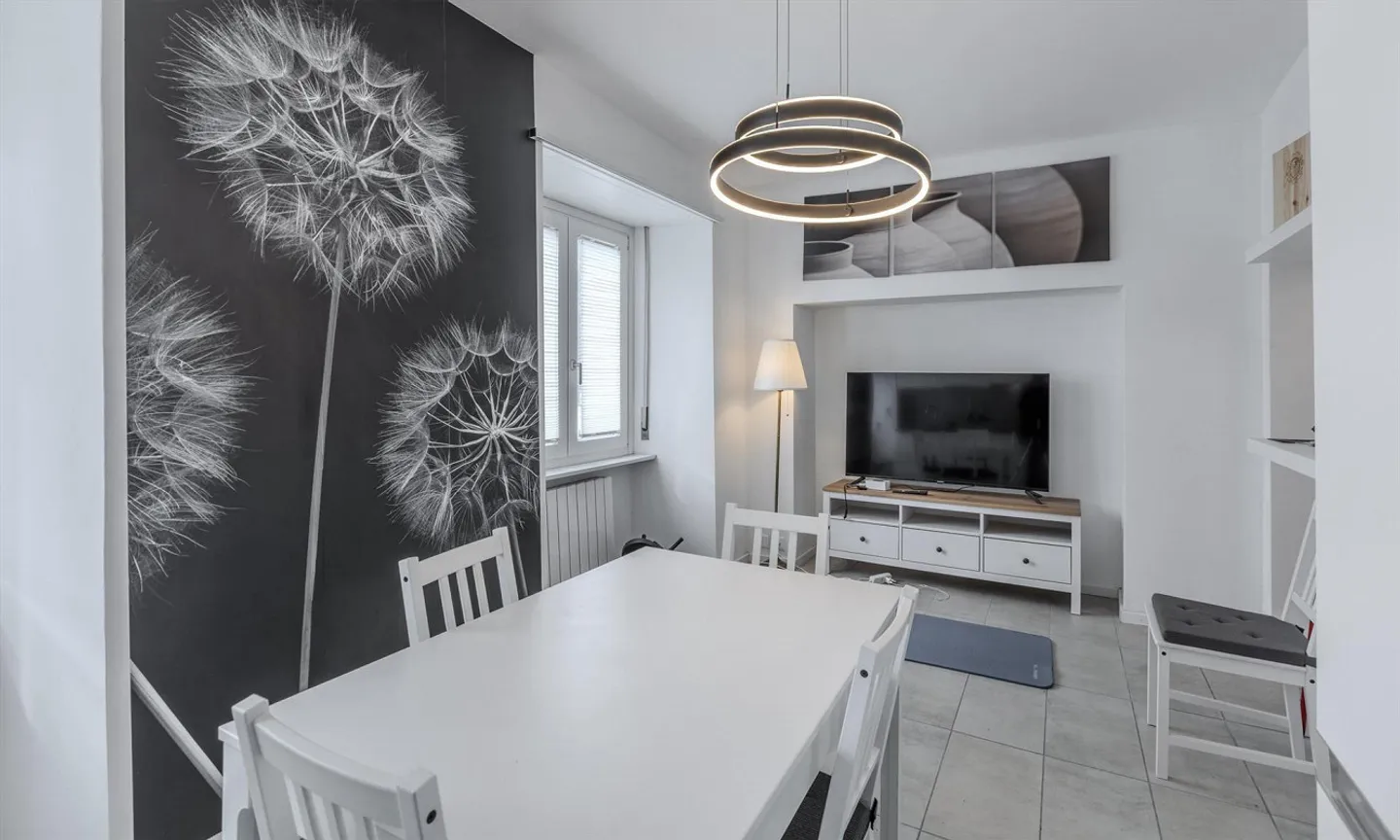 OFFRE RÉELLE - APPARTEMENT RÉNOVÉ DE 3,5 PIÈCES À LUGANO FIGINO - Photo 2 sur 8