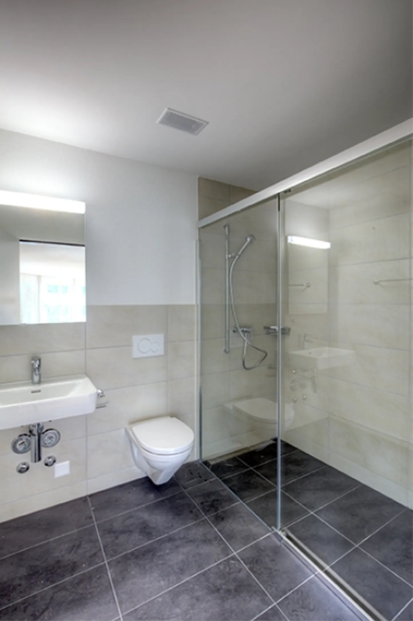 Geräumige Wohnung mit Balkon - Foto 3 von 8