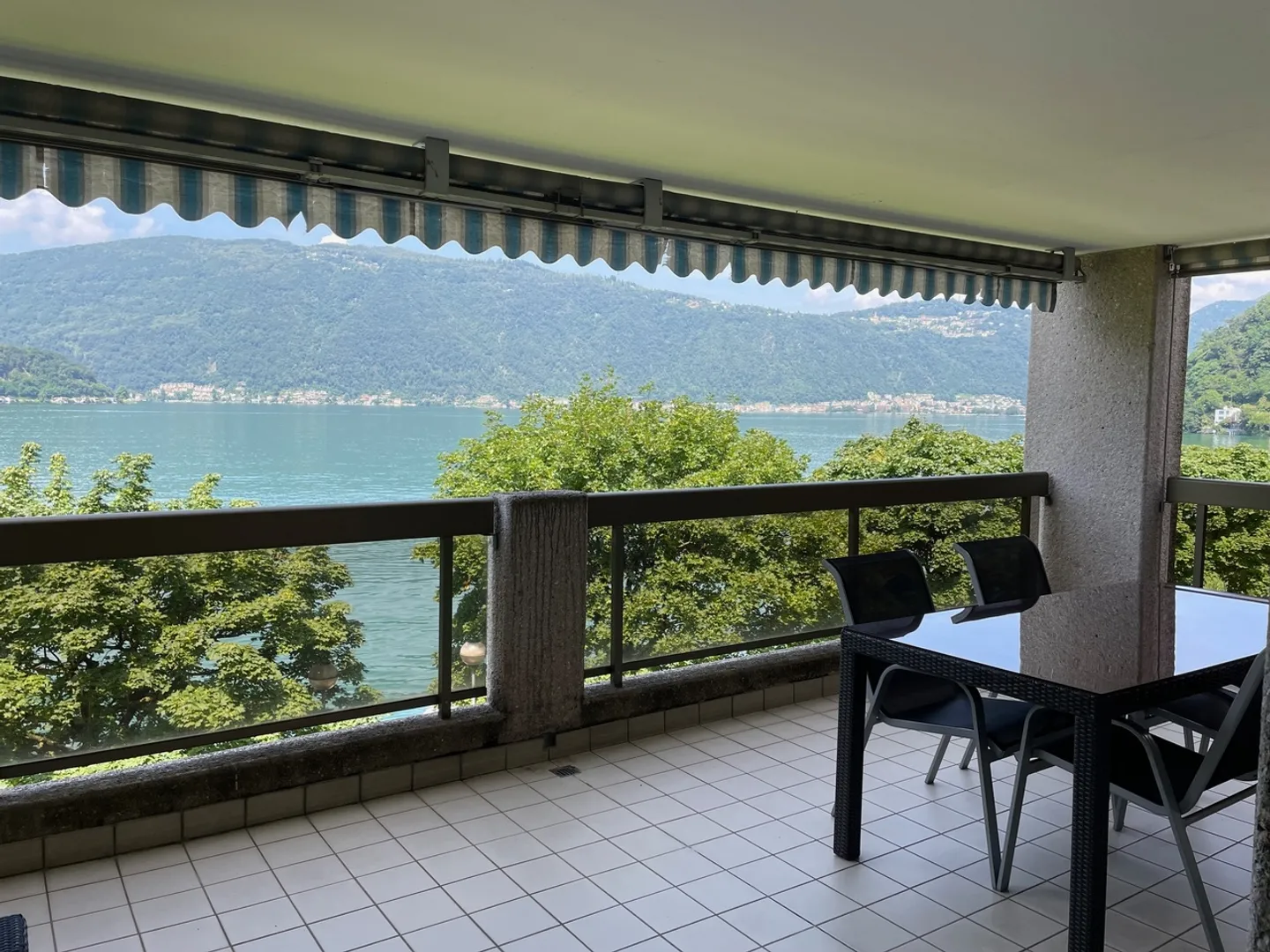 Appartement au bord du lac - Photo 2 sur 24