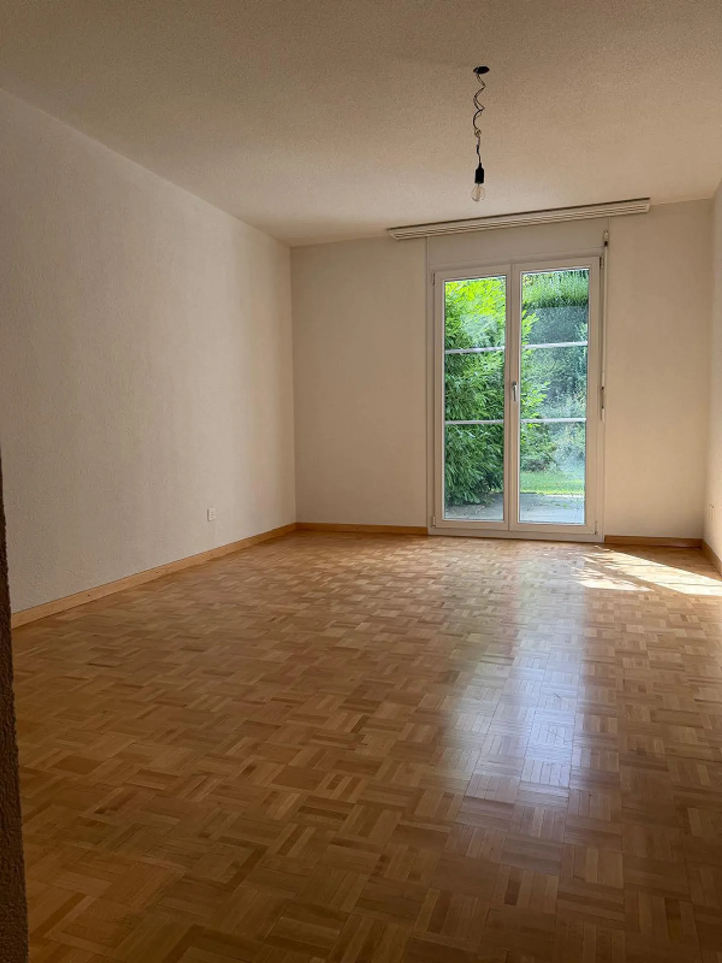 4.5 Zimmer Parterrewohnung mit Gartensitzplatz - Foto 2 von 10