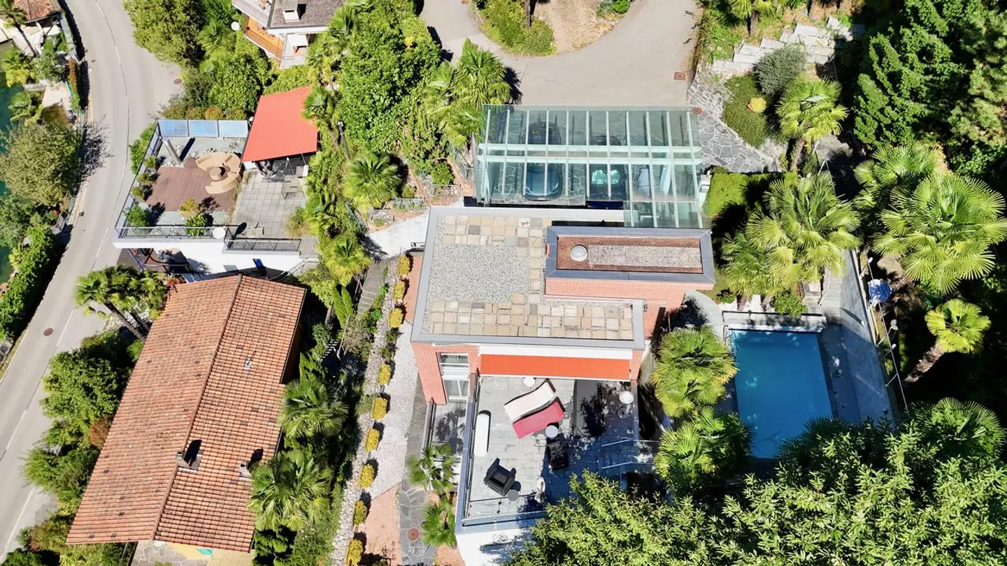 Bright Villa with Garden, Pool and View of Lake Lugano - Photo 5 of 24