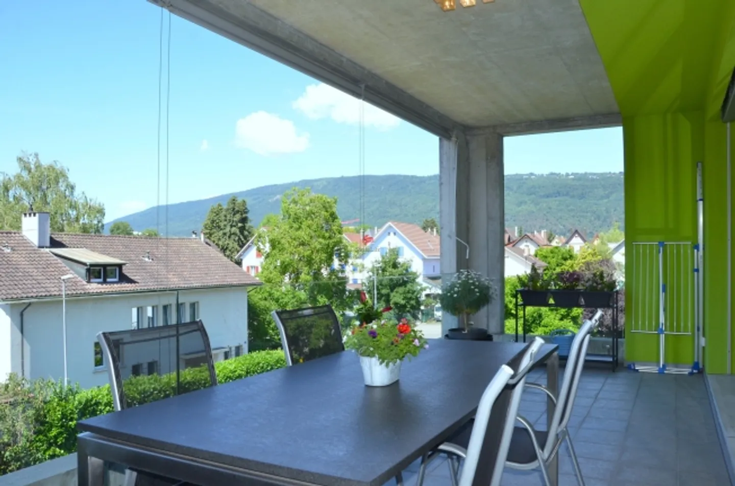 Lifestyle Living in the Mühlefeld Quarter - Photo 9 of 13