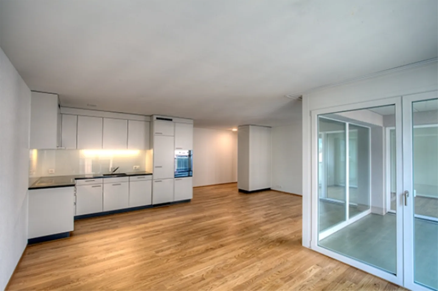 Geräumige Wohnung mit Balkon - Foto 2 von 8