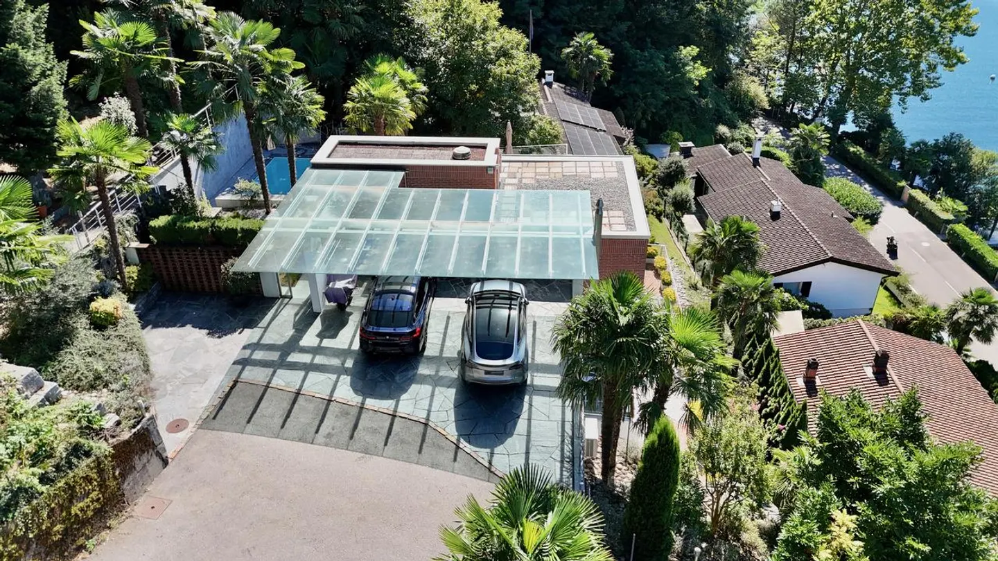 Bright Villa with Garden, Pool and View of Lake Lugano - Photo 6 of 24