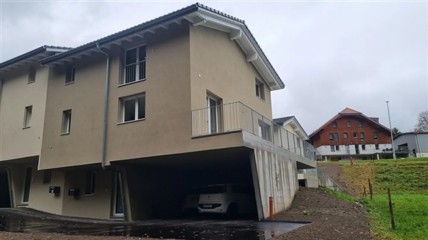 «Prächtiges neues Haus mit 4,5 Zimmern in der Nähe des Gruyère-Sees» - Foto 1 von 8