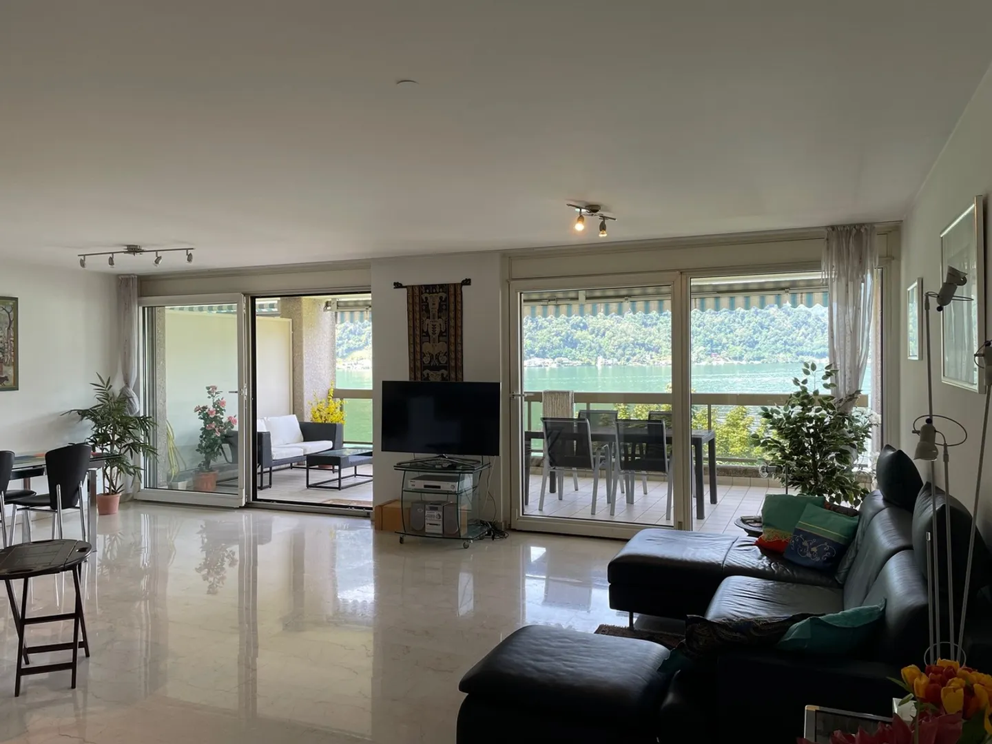 Appartement au bord du lac - Photo 4 sur 24