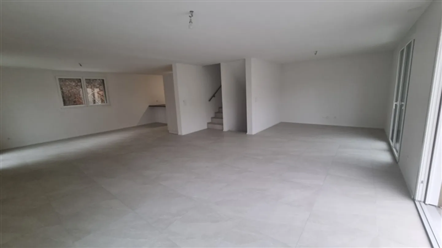 «Prächtiges neues Haus mit 4,5 Zimmern in der Nähe des Gruyère-Sees» - Foto 3 von 8