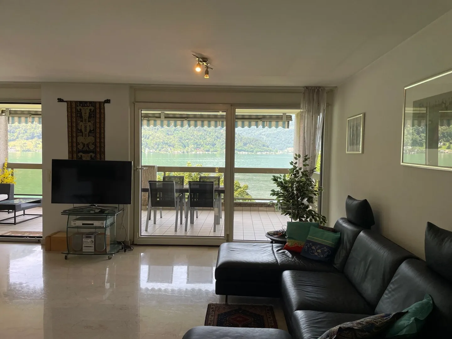 Appartement au bord du lac - Photo 5 sur 24