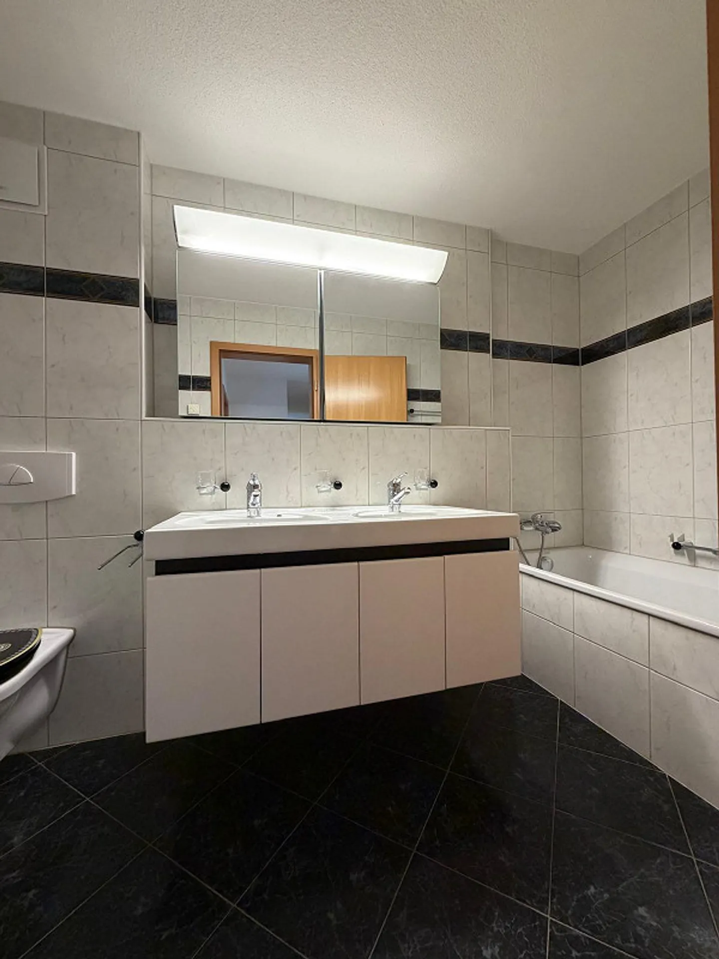 4.5 Zimmer Parterrewohnung mit Gartensitzplatz - Foto 6 von 10