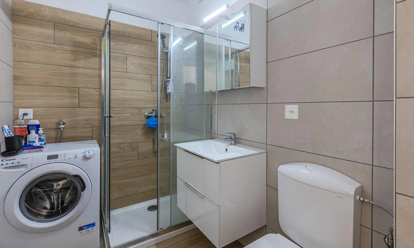 OFFRE RÉELLE - APPARTEMENT RÉNOVÉ DE 3,5 PIÈCES À LUGANO FIGINO - Photo 6 sur 8