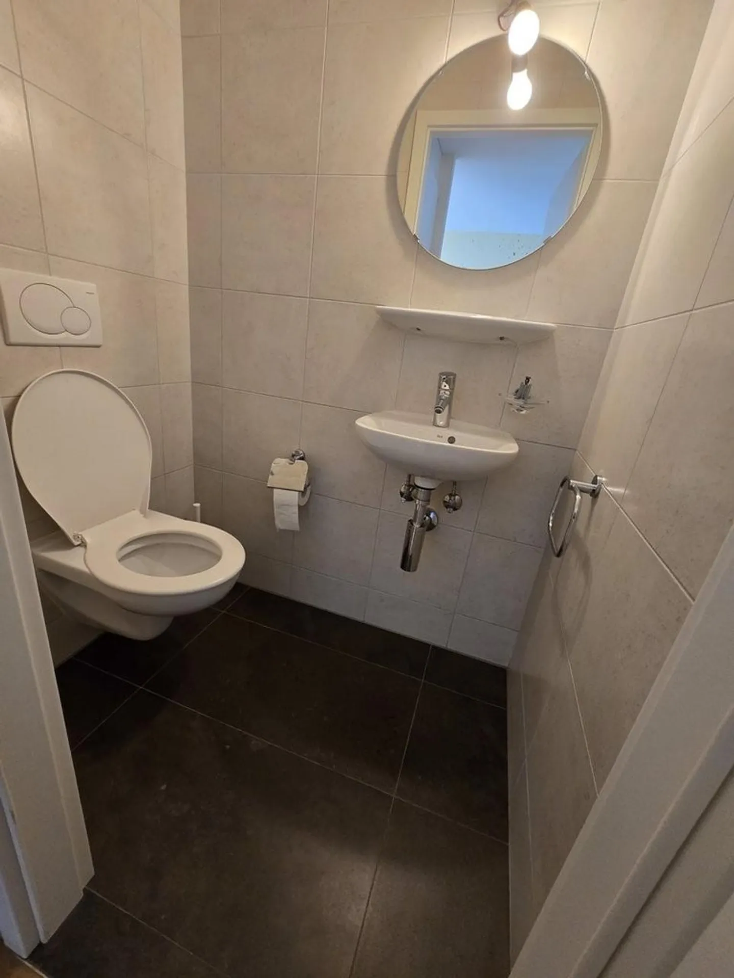 Grab! Magnificent apartment just steps from the M1 metro! - Photo 9 of 9