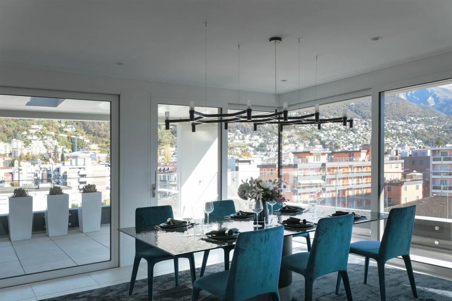 Neues Traum-Penthouse nur 5 Schritte vom See entfernt mit großen Terrassen und Panoramadach in Locarno - Foto 1 von 13