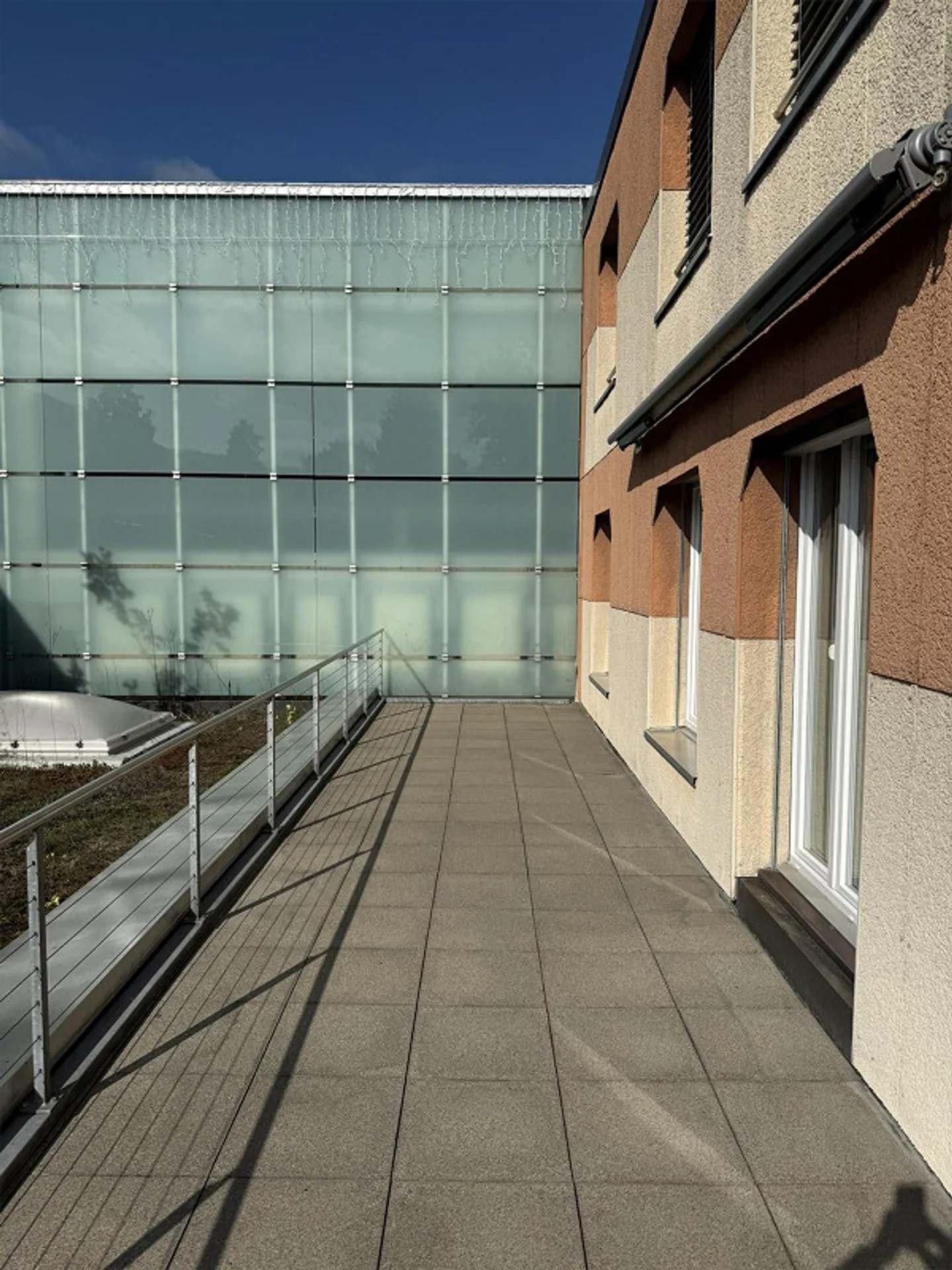 Ampio appartamento di 2,5 stanze accanto a Migros e vicino alla stazione - Foto 5 di 20