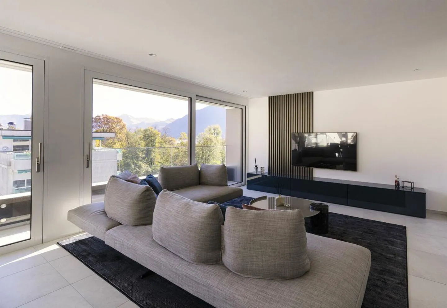 Neues Traum-Penthouse nur 5 Schritte vom See entfernt mit großen Terrassen und Panoramadach in Locarno - Foto 2 von 13