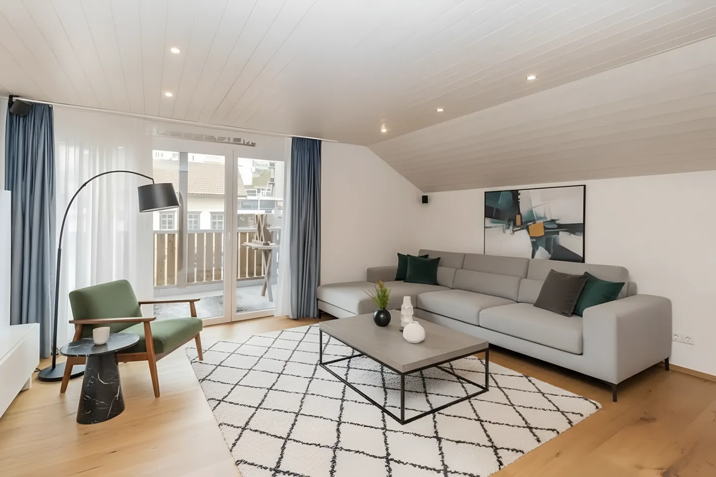 Appartement en duplex de 5,5 pièces avec balcon ensoleillé et équipements modernes - Photo 3 sur 10